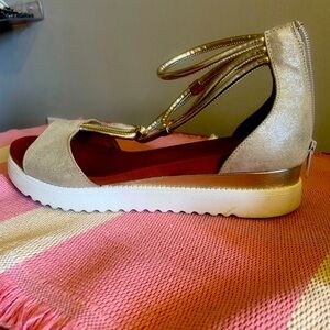 Brown’s Made in Italy Strappy Sandle Size 10